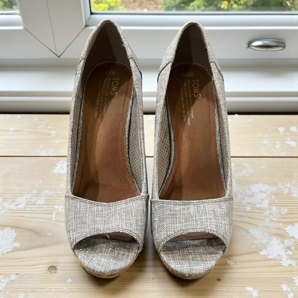 Toms Women's 10W Wedges - Light Gray and Cork